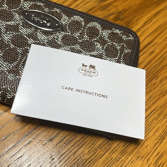 FINAL PRICE!!! COACH Signature Medium Wallet Wristlet - Picture 15 of 15